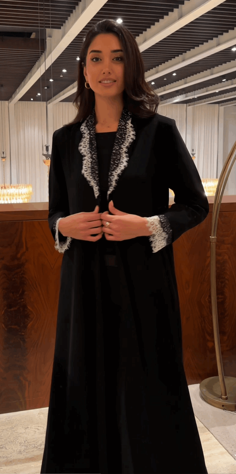 Black and White Lace Abaya Luchy Line