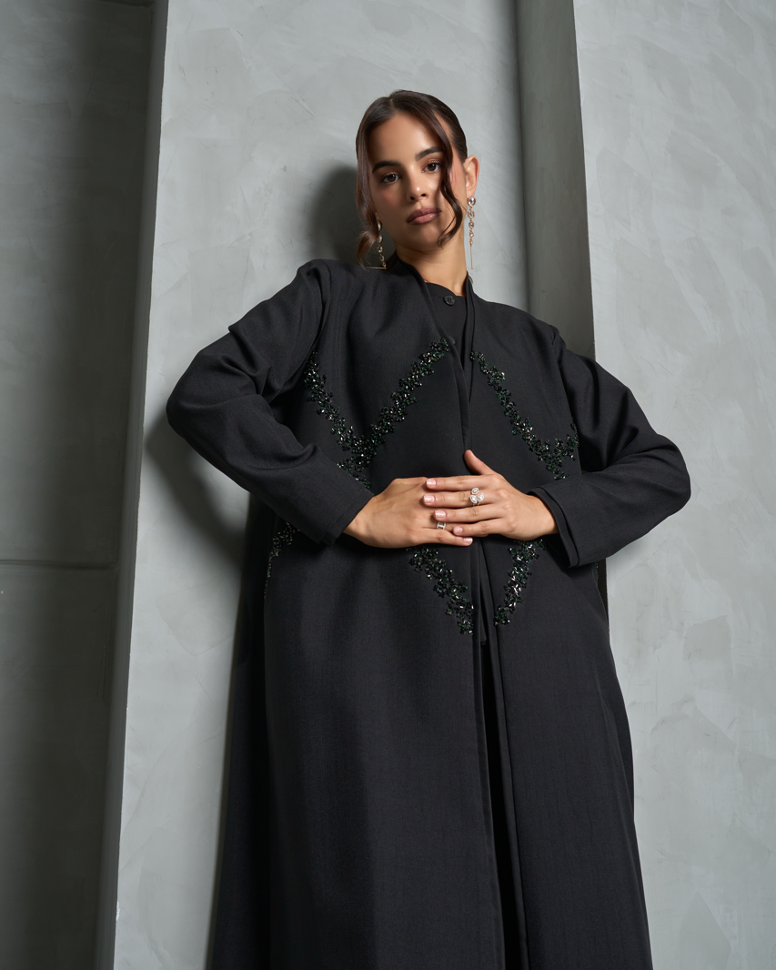 Luminous abaya in premium black crepe with hand-embroidered emerald details – Luchy Line